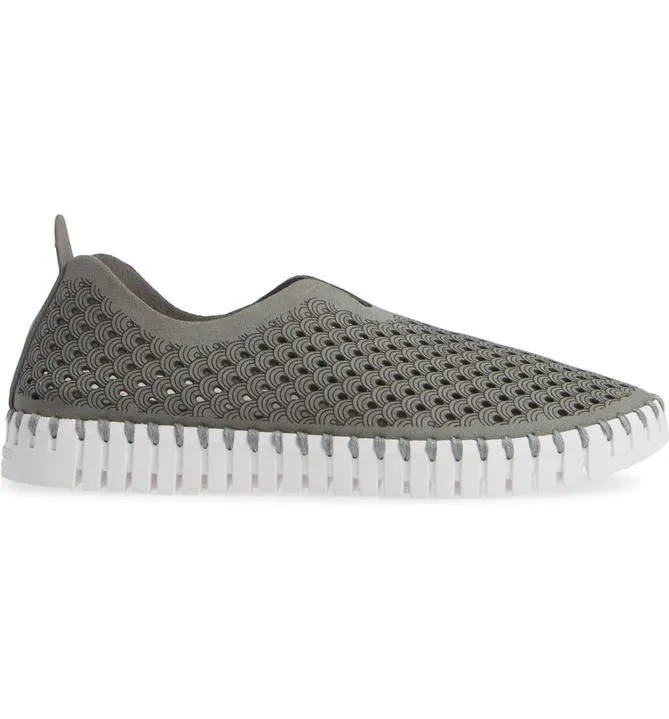 Women's Tulip Slip On Flat